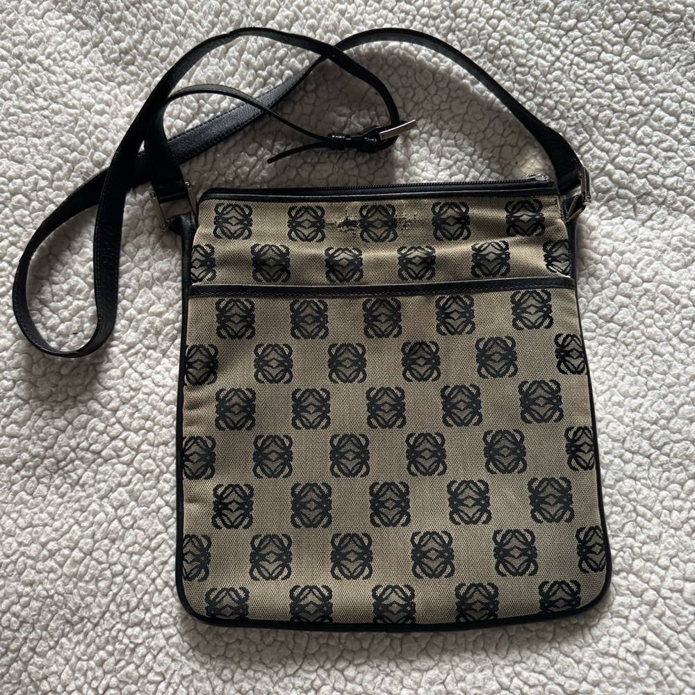 Loewe Canvas/leather Anagram Crossbody Bag Pre-loved